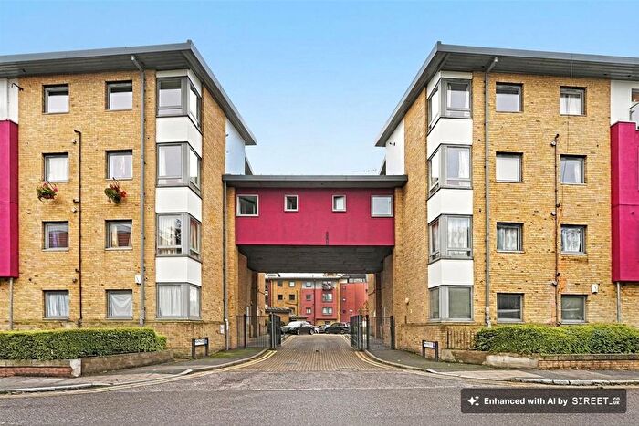 1 Bedroom Flat To Rent In Crown Close, Winkfield Road, Wood Green, N22