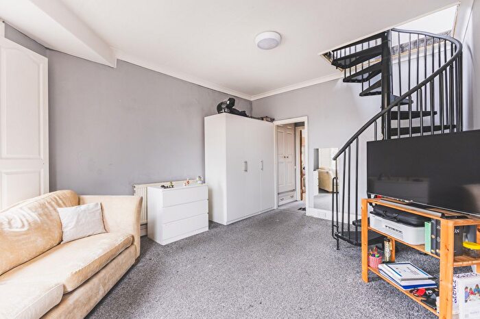 1 Bedroom Flat To Rent In Merton High Street, London, SW19