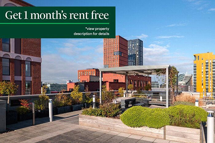 2 Bedroom Flat To Rent In Broadside, Oldham Walk, M4