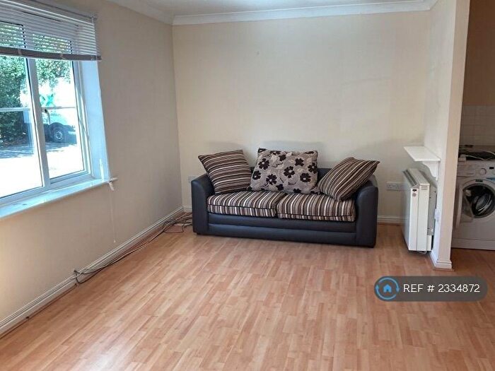 2 Bedroom End Of Terrace House To Rent In Huntington Place, Slough, SL3