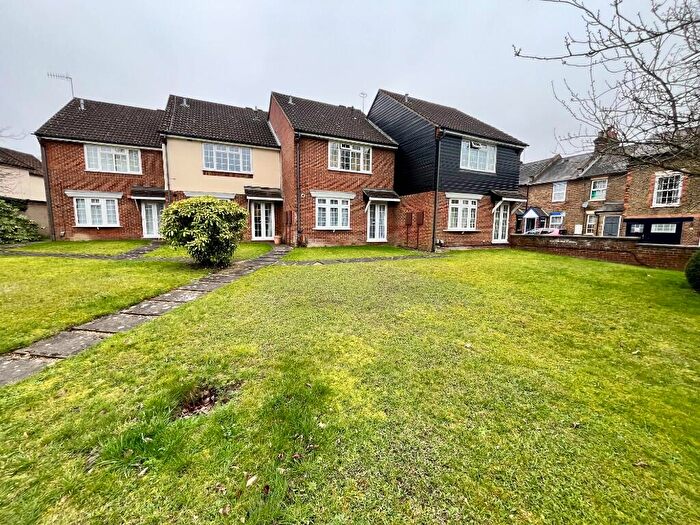 1 Bedroom Ground Maisonette For Sale In Russell Place, Boxmoor, Hemel Hempstead, Hertfordshire, HP3