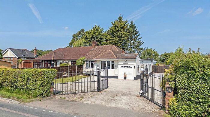 3 Bedroom Semi Detached Bungalow For Sale In Tylers Road, Roydon, CM19