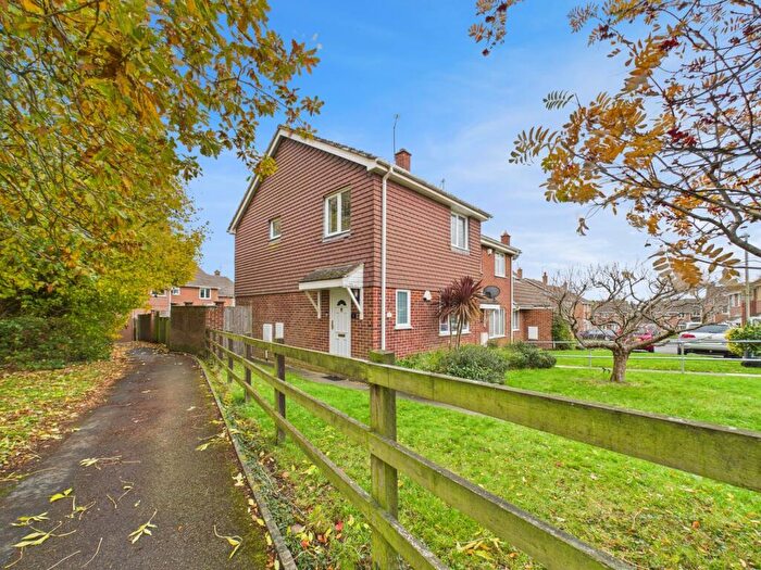 3 Bedroom Terraced House For Sale In Elder Close, Reading, Reading, RG31