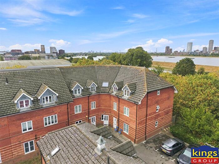 2 Bedroom Flat For Sale In Riverhead Close, London, E17