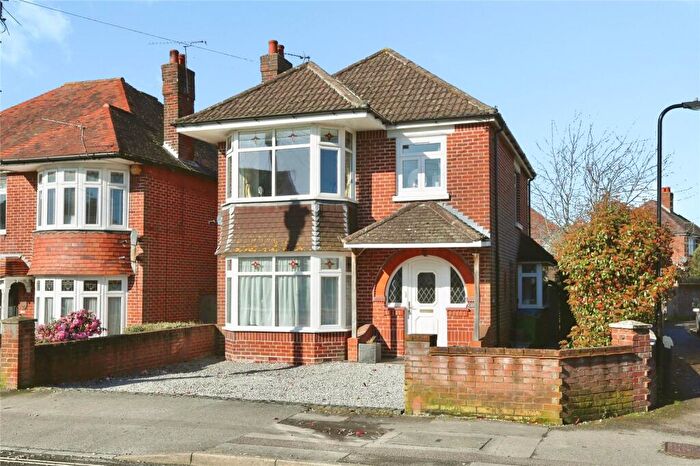 3 Bedroom Detached House For Sale In Whites Road, Southampton, Hampshire, SO19
