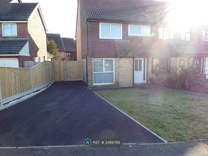 3 Bedroom Semi-Detached House To Rent In Capsey Road, Ifield, Crawley, RH11