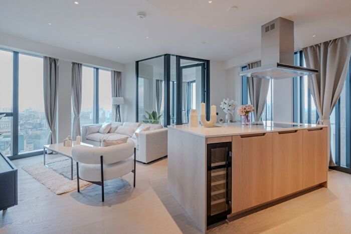 2 Bedroom Flat To Rent In Nine Elms Lane, London, SW8