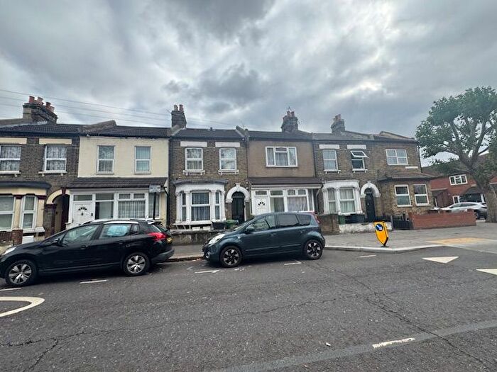 1 Bedroom Flat To Rent In Harrow Road, Leytonstone, E11