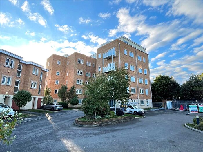 2 Bedroom Flat To Rent In Greenview Drive, Raynes Park, London, SW20