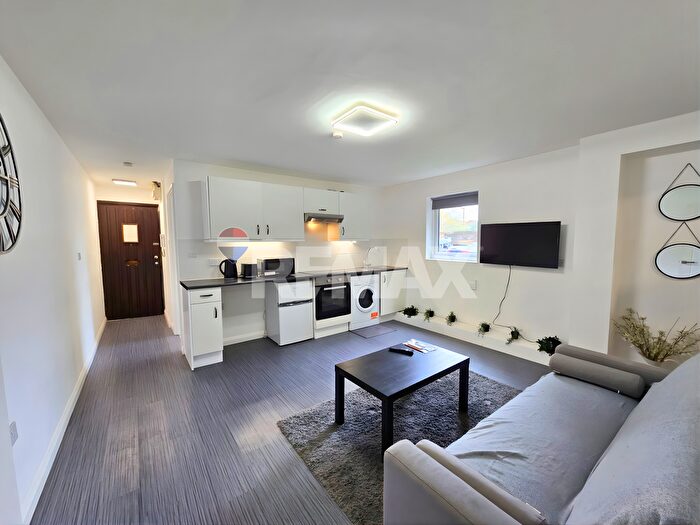 2 Bedroom Flat To Rent In Hertford Court, Vicarage Lane, London, E6