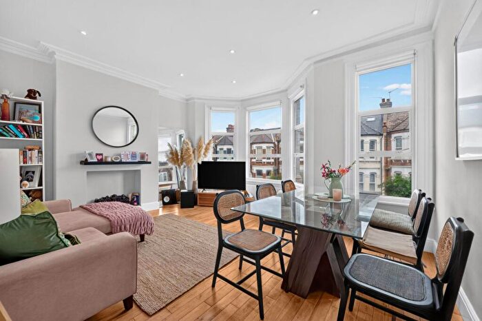 2 Bedroom Flat For Sale In Bathurst Gardens, Kensal Rise, NW10