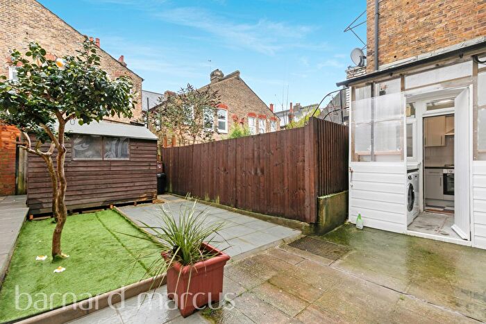 3 Bedroom Maisonette To Rent In Idlecombe, London, SW17