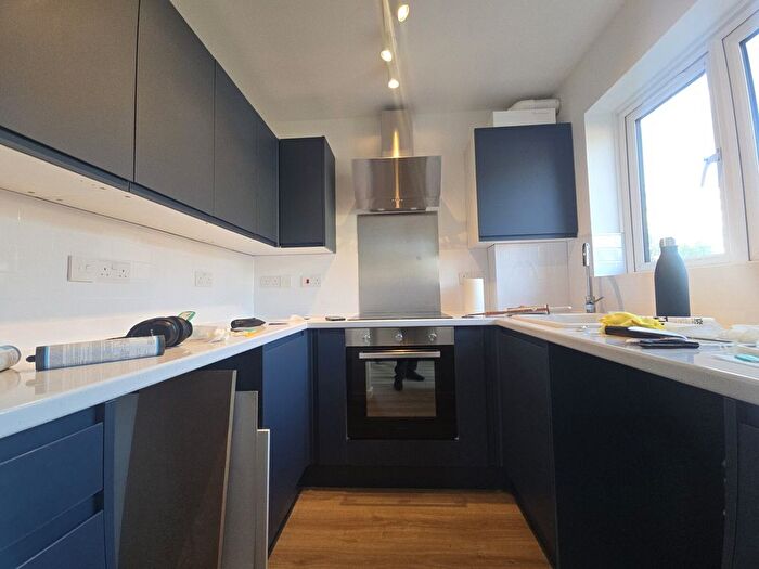 1 Bedroom Flat To Rent In Lichfield Road, NW2