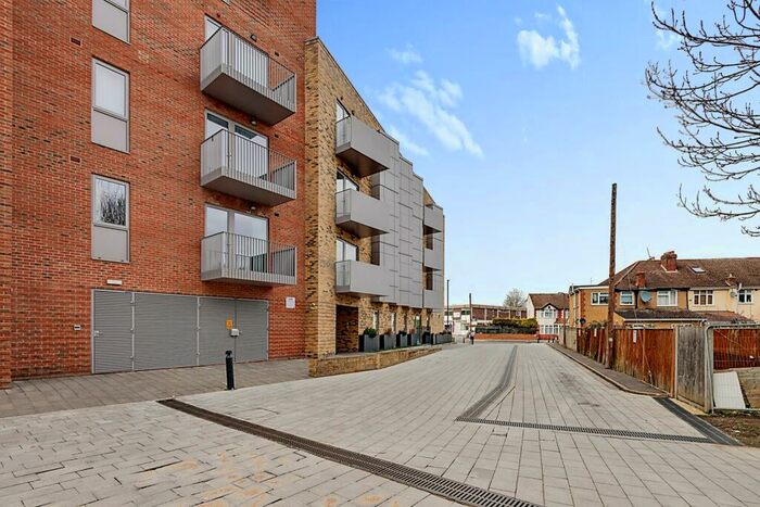 2 Bedroom Apartment To Rent In Steel House, The Metalworks, Slough, SL2