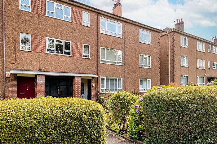 2 Bedroom Apartment For Sale In Corrour Road, Newlands, Glasgow, G43