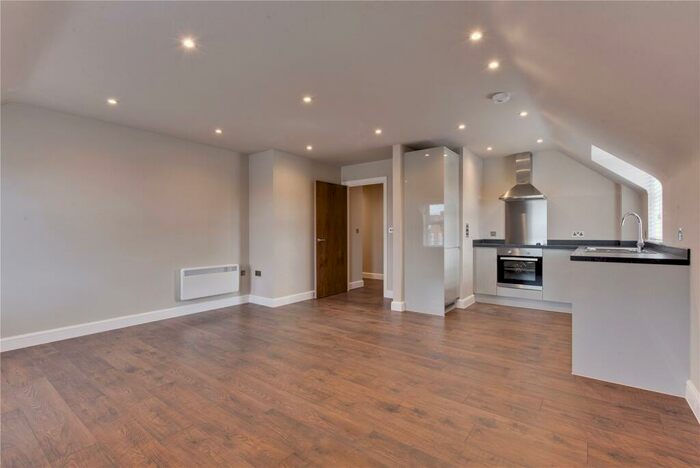 1 Bedroom Flat To Rent In Springfield Lane, Weybridge, Surrey, KT13