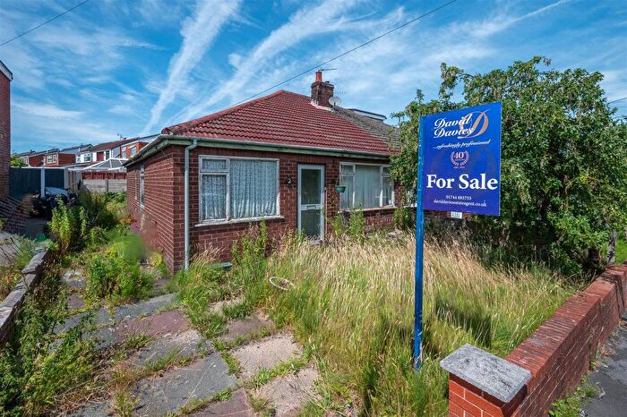 3 Bedroom Semi-detached Bungalow For Sale In Brookside Close, Haydock, St Helens, WA11