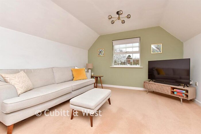 1 Bedroom Flat For Sale In Brighton Road, Lower Kingswood, Surrey, KT20