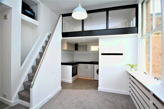 Studio To Rent In Heene Terrace, Worthing, West Sussex, BN11