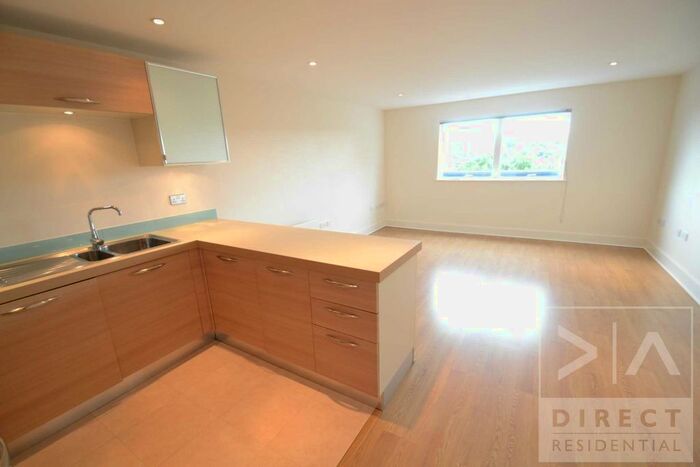 2 Bedroom Flat To Rent In Church Street, Epsom, KT17