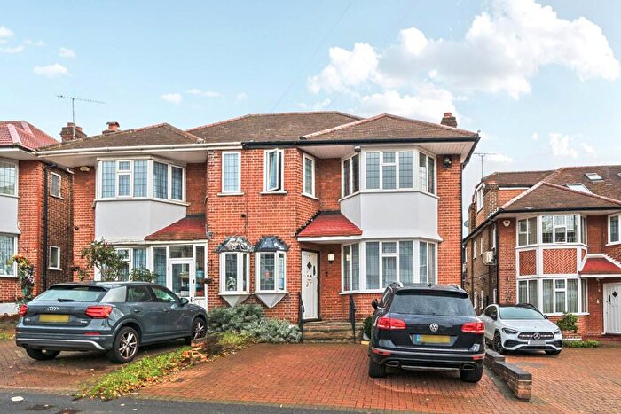 3 Bedroom Semi Detached House For Sale In Osidge Lane, Southgate, London, N14