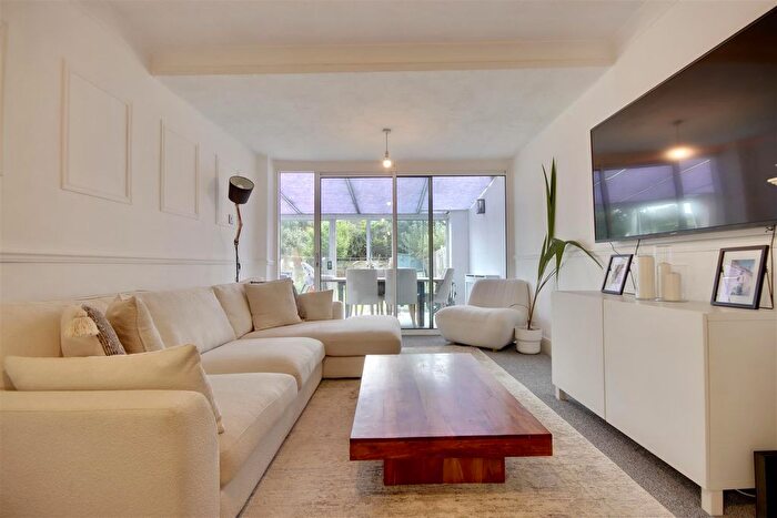 2 Bedroom Semi-Detached House For Sale In Privett Road, Waterlooville, PO7