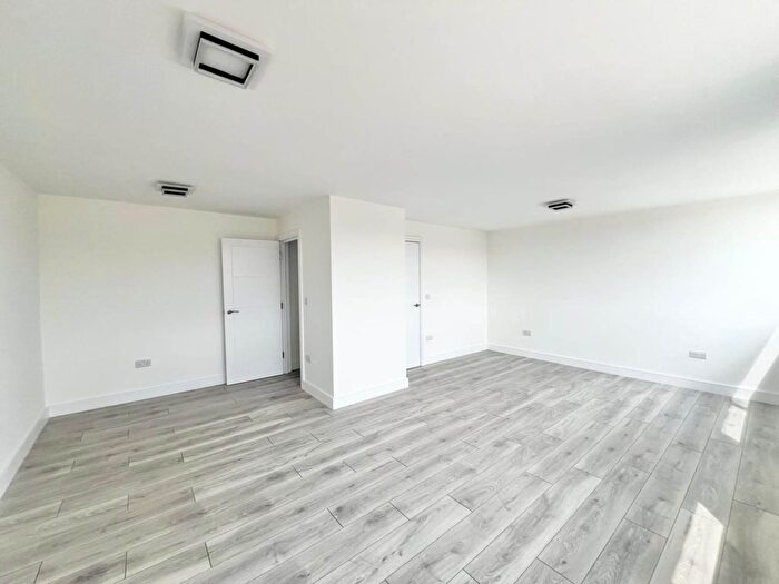 1 Bedroom Flat To Rent In Wingrave Court, Brentwood, CM14
