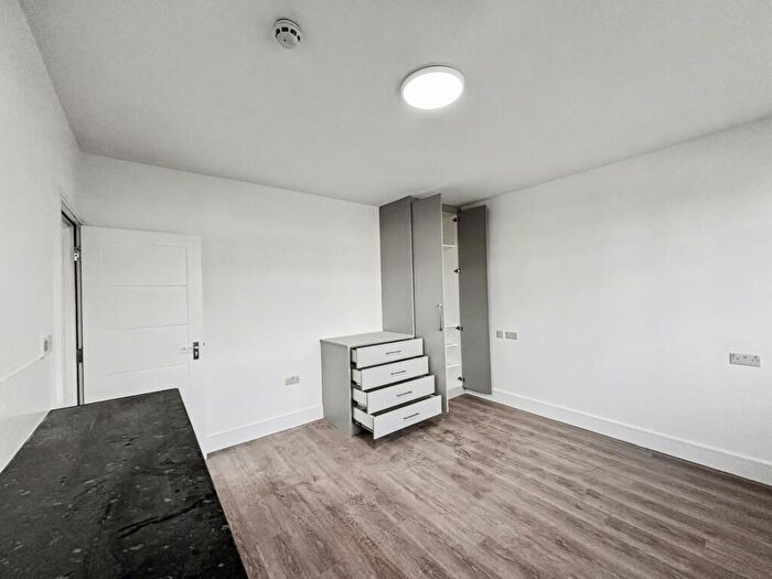 1 Bedroom House Of Multiple Occupation To Rent In Room - Kenton Road, Kenton, Harrow, HA3