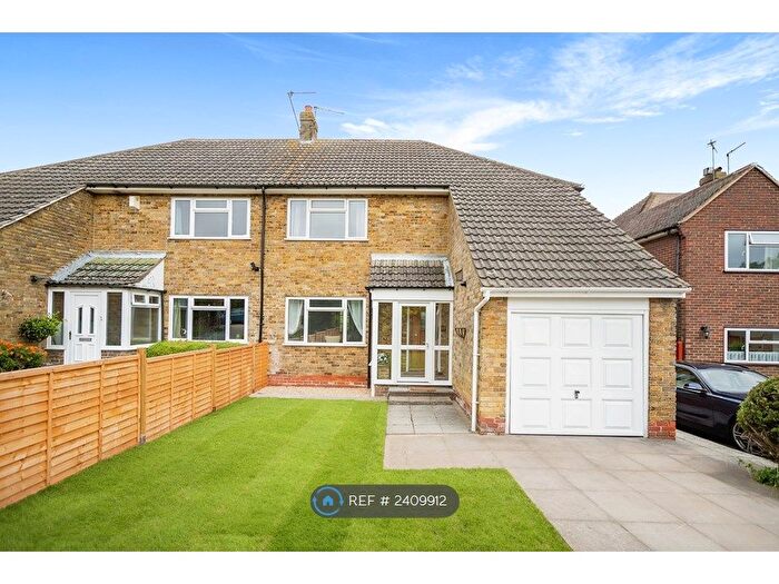 4 Bedroom Semi-Detached House To Rent In The Shades, Rochester, ME2