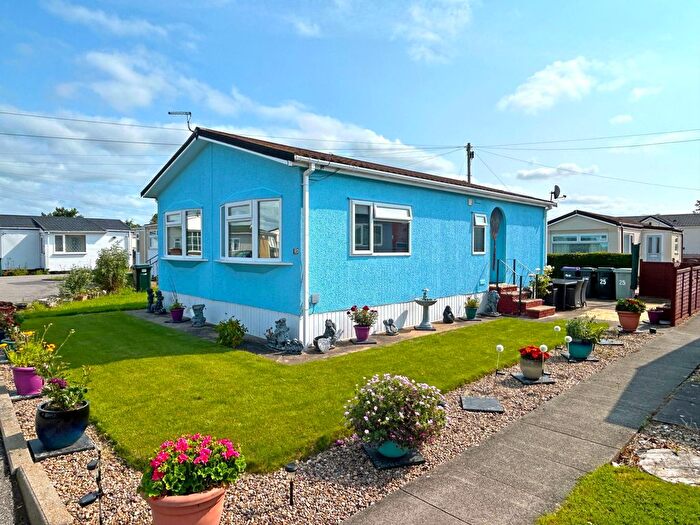 2 Bedroom Bungalow For Sale In Lyndhurst Estate Sea Lane, Ingoldmells, Lincolnshire, PE25