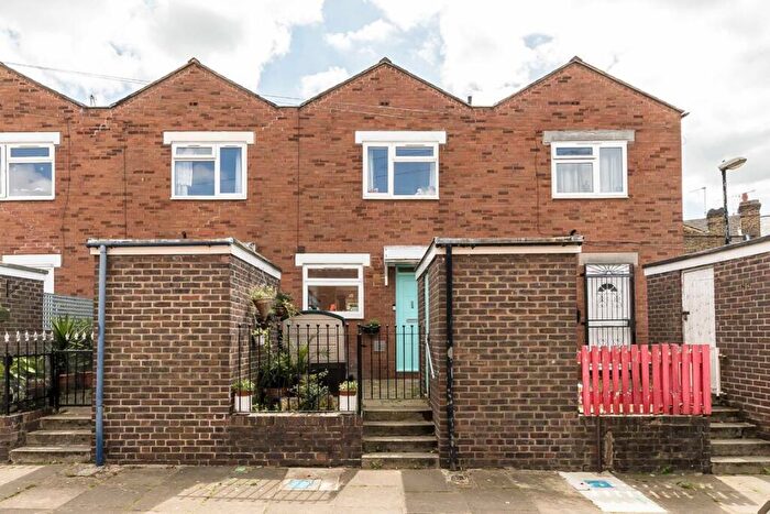 2 Bedroom House To Rent In Norcroft Gardens, East Dulwich, SE22