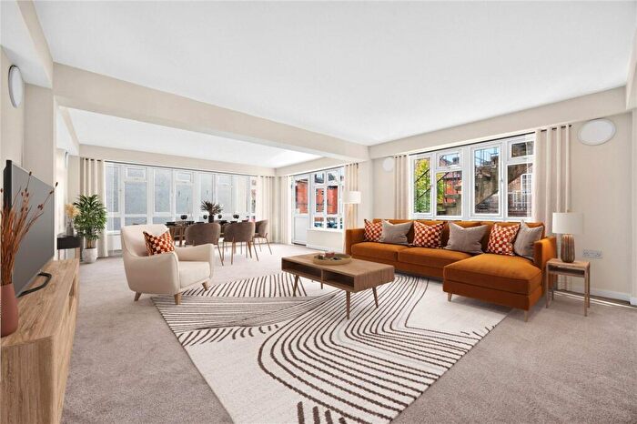 1 Bedroom Flat For Sale In Lower South Street, Godalming, Surrey, GU7