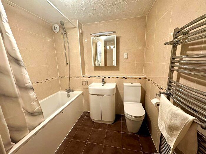 2 Bedroom Apartment To Rent In Leicester Road, Barnet, EN5