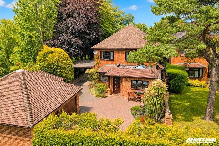 4 Bedroom Detached House For Sale In The Pines, Twyford, Reading, Berkshire, RG10