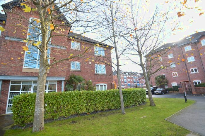 2 Bedroom Flat To Rent In Waterside, Sale M33
