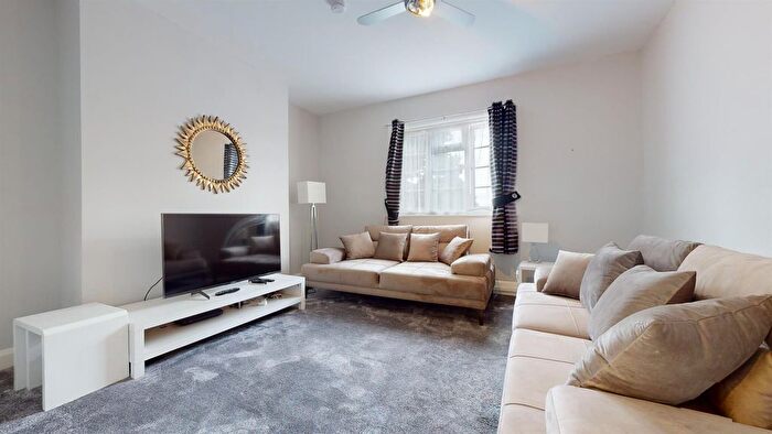 2 Bedroom Terraced House To Rent In High Street, London, N14