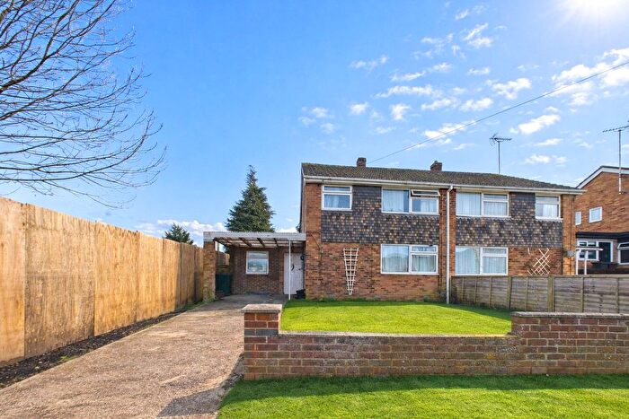 3 Bedroom Semi Detached House For Sale In Dee Road, Reading, Berkshire, RG30