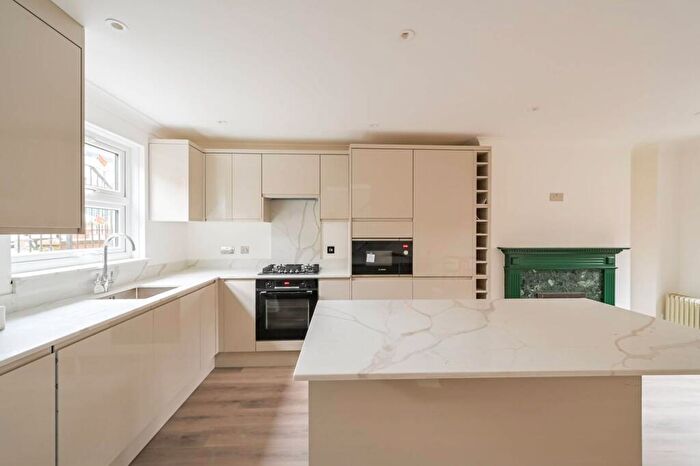 3 Bedroom Semi Detached House To Rent In Harley Grove, Bow, London, E3