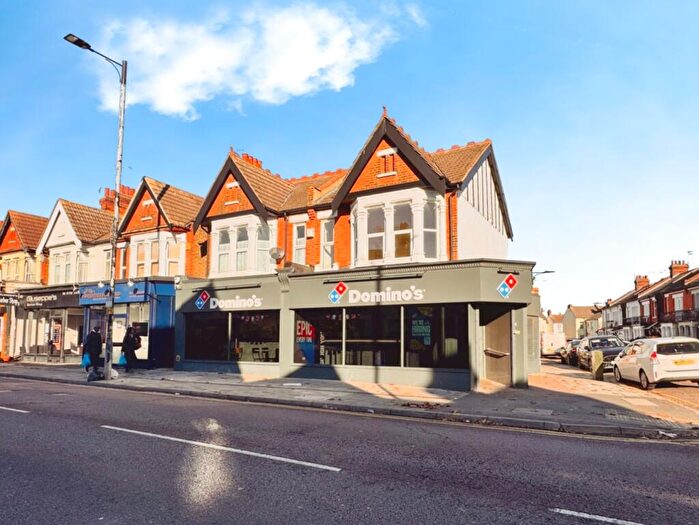 2 Bedroom Flat To Rent In London Road, Westcliff-On-Sea, SS0