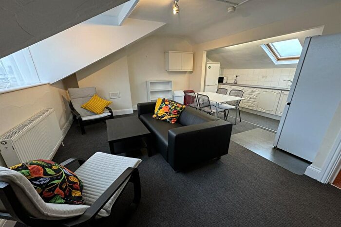 4 Bedroom Apartment To Rent In High Road, Beeston, NG9