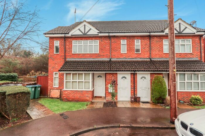 3 Bedroom Flat To Rent In Ivy Court, Hamilton Street, Watford, WD18