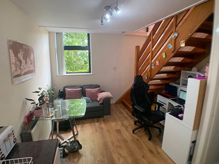 1 Bedroom Flat To Rent In The Chandlers, Leeds, LS2