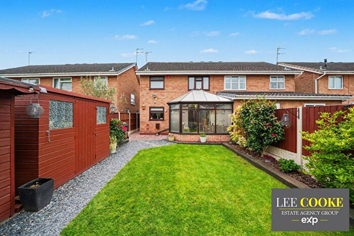 3 Bedroom Semi-Detached House For Sale In Elton Close, Moseley Green, Wolverhampton, WV10