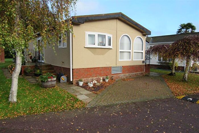 2 Bedroom Mobile Home For Sale In Bluebell Woods Shalloak Road, Broad Oak, Canterbury, CT2