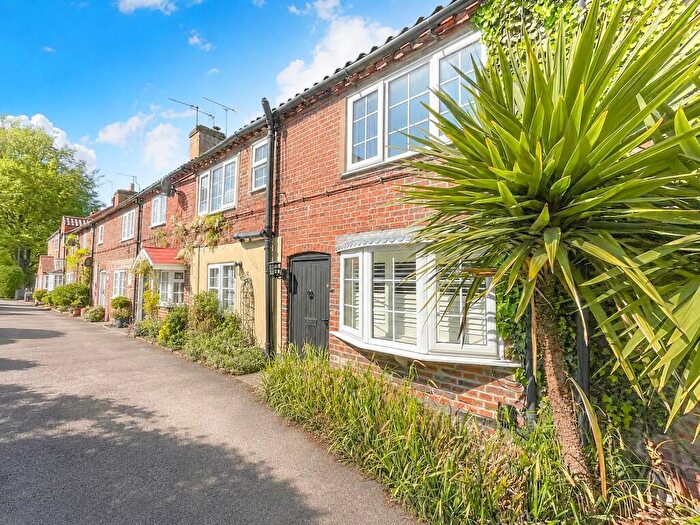 3 Bedroom Cottage For Sale In Church Street, Bawtry, DN10