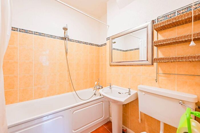 4 Bedroom Terraced House To Rent In Russel Avenue, Wood Green, London, N22