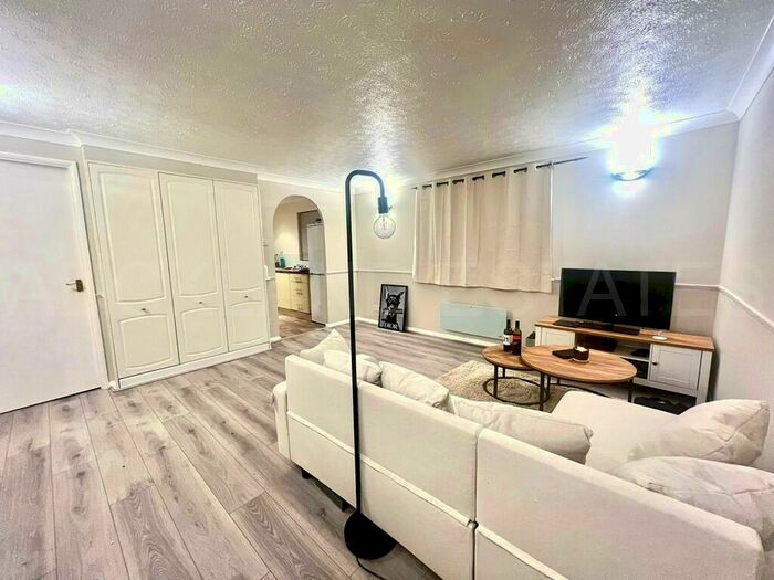 Studio To Rent In Nash Close, Welham Green, AL9