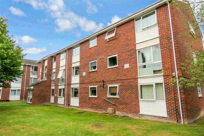 2 Bedroom Flat To Rent In Wordsworth Close, Royston, SG8