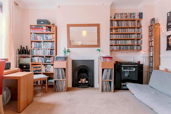 1 Bedroom Flat To Rent In Hillfield Avenue, London, N8