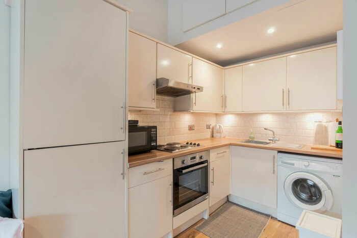 1 Bedroom Flat To Rent In Laurel Street, G11